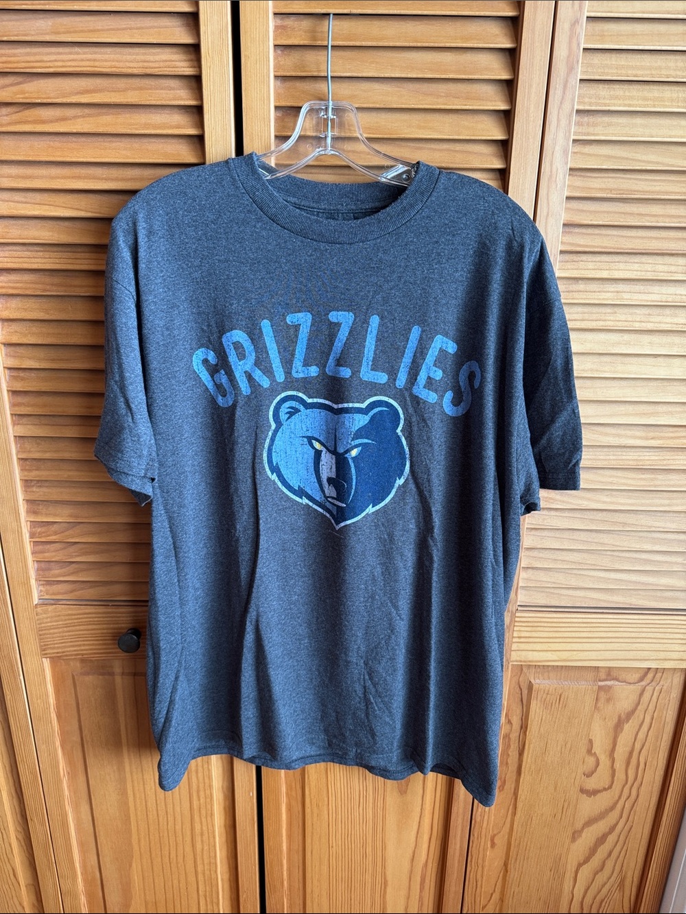 Memphis Grizzlies NBA Logo Crewneck Men’s T-shirt in Charcoal and Blue